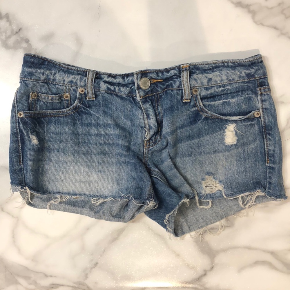 AE distressed jean shorts size 4